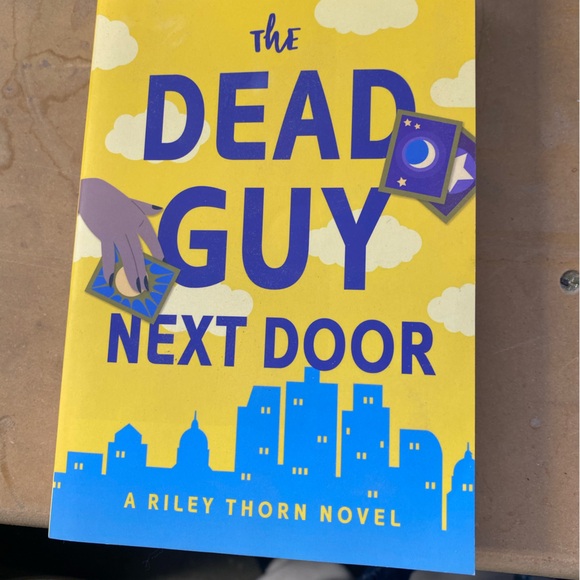 Other - Lucy Score The Dead Guy Next Door Riley Thorn Novel Paperback Romance